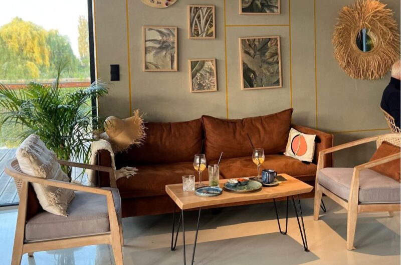 Malediva Café w Parku Lotników – przytulna kawiarnia w Krakowie z widokiem na staw i wnętrzem w stylu boho.