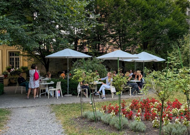 Jeden z najładniejszych kawiarnianych ogródków w Krakowie - kawiarnia Meho Cafe
